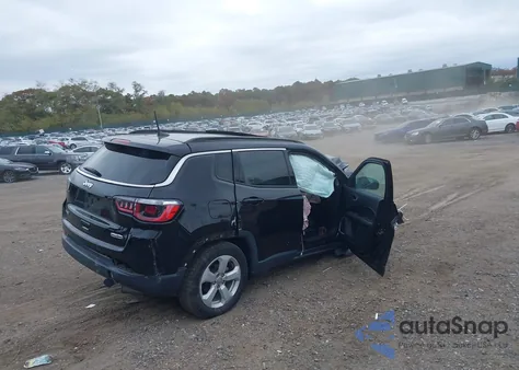 2019 Jeep Compass Latitude 4X4 z USA, uszkodzony, nr VIN 3C4NJDBB0KT761223